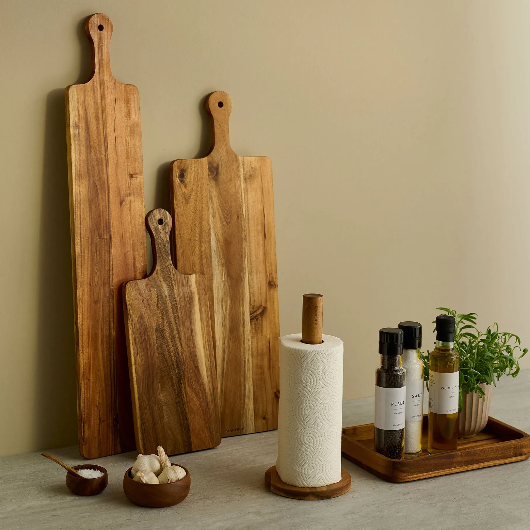 Auri akacie køkkenrulleholder