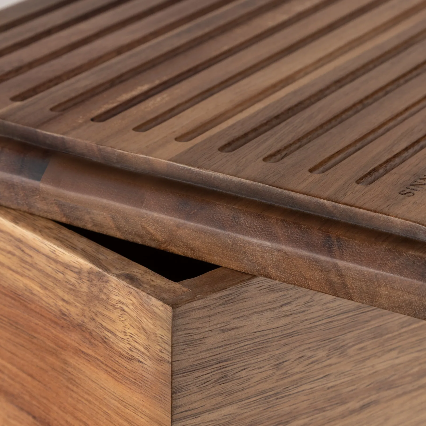 Butterfly akacie brødkasse