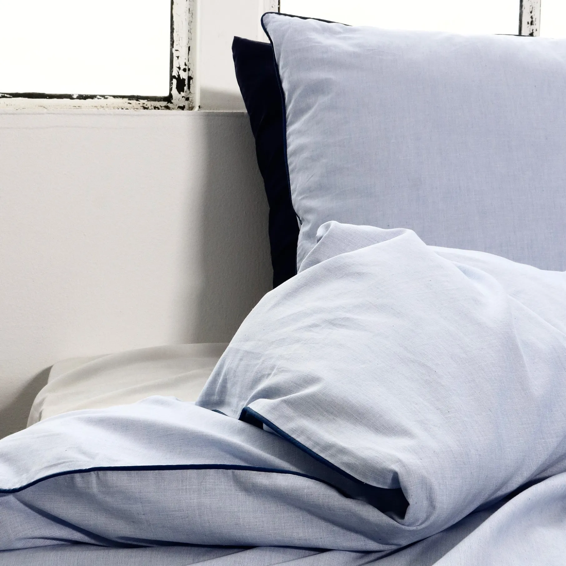 Chambré sengetøj 140x200 cm blå m/piping