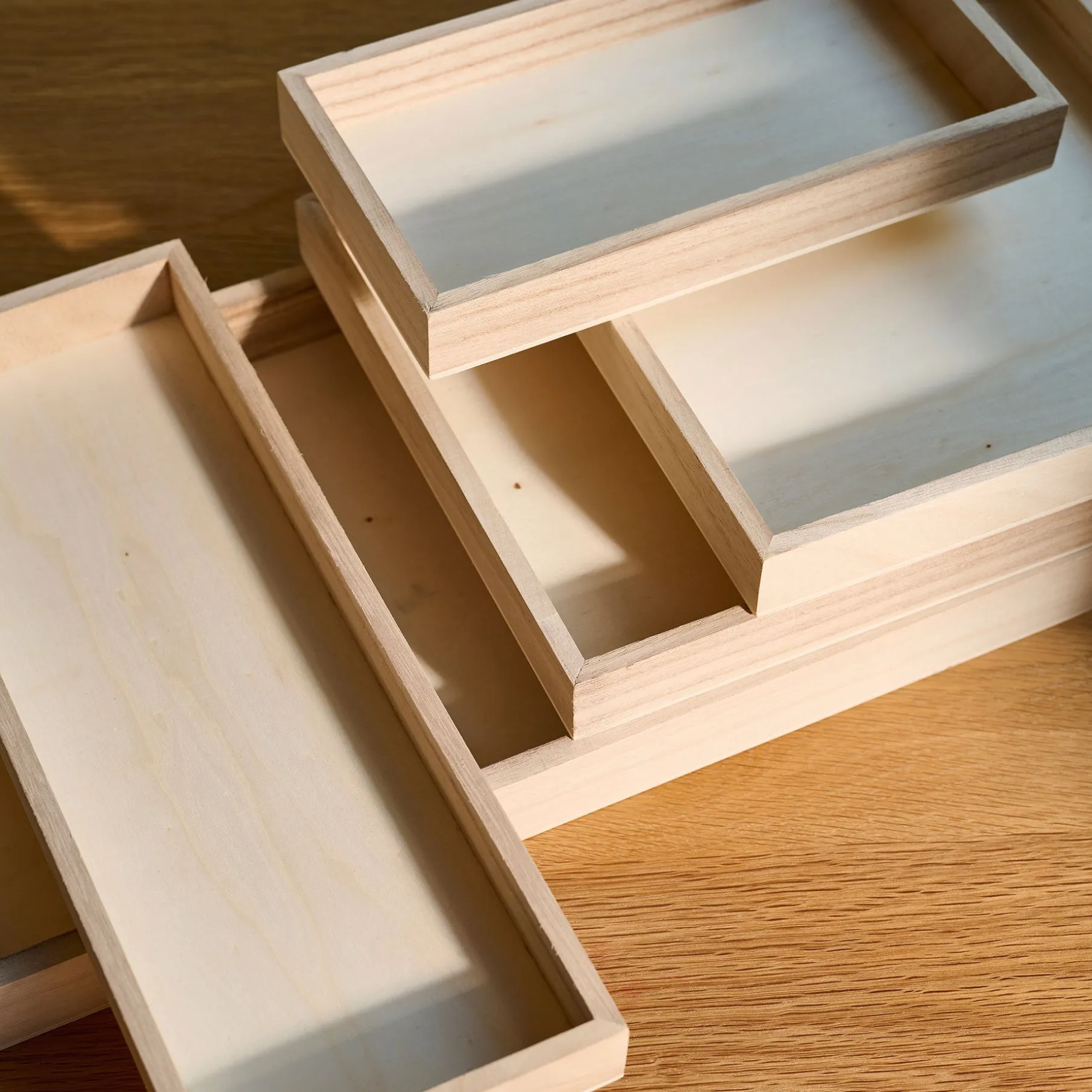 Dekorationsbakke i træ