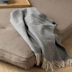 Gjern uldplaid 140x200 cm.