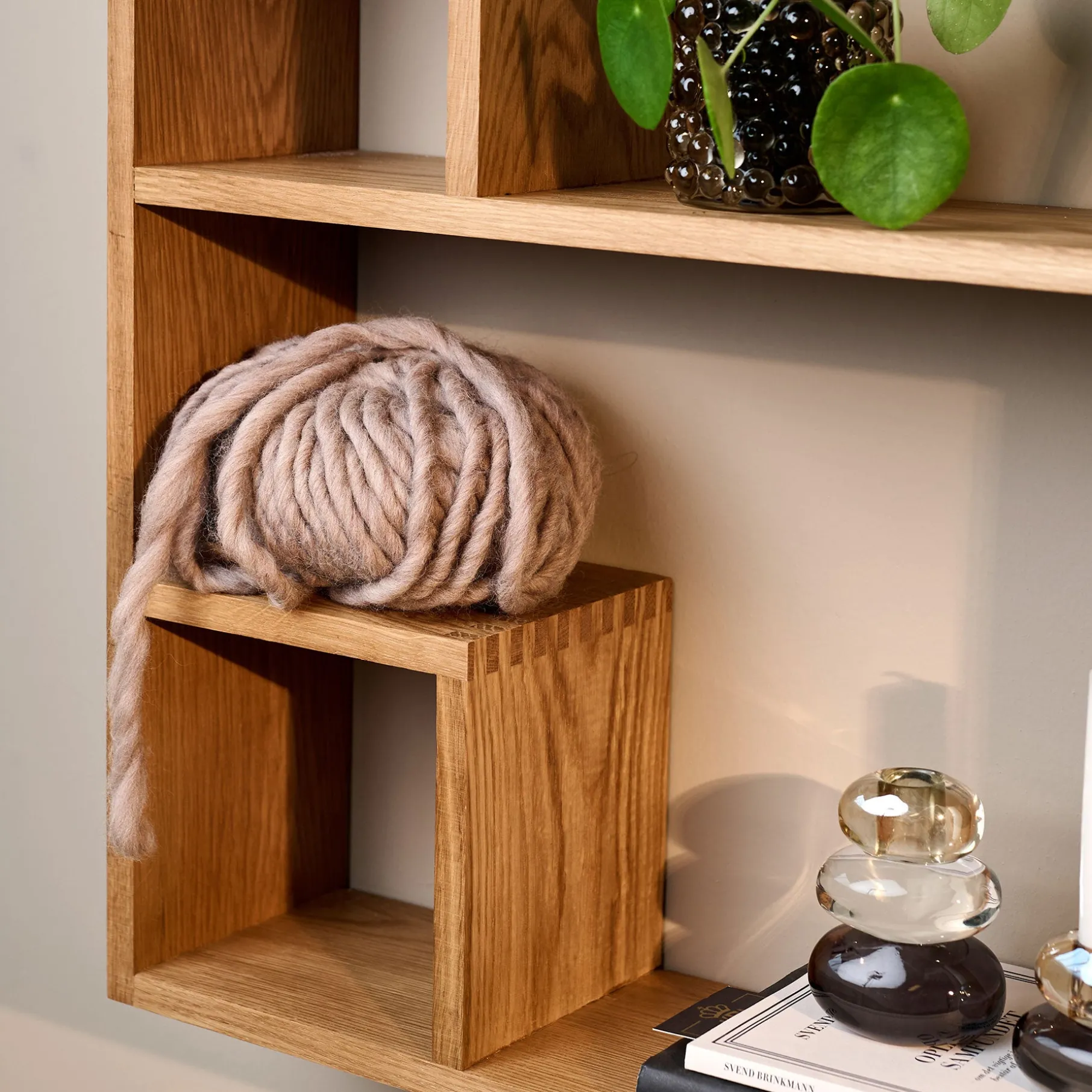 Keeper II væghylde, FSC certificeret egetræ 8D 70x70 cm