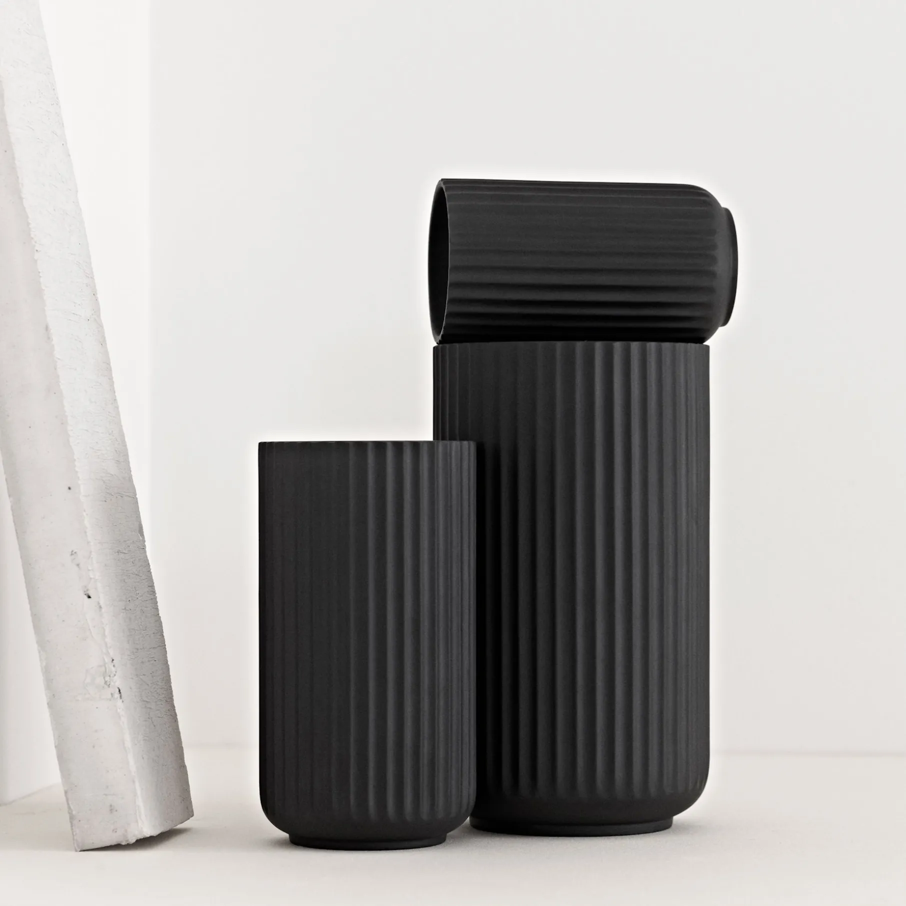 Lyngby Vase H25 sort porcelæn