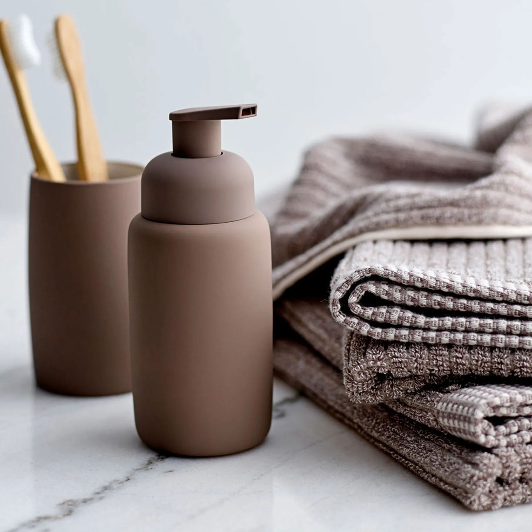 Mono sæbedispenser taupe