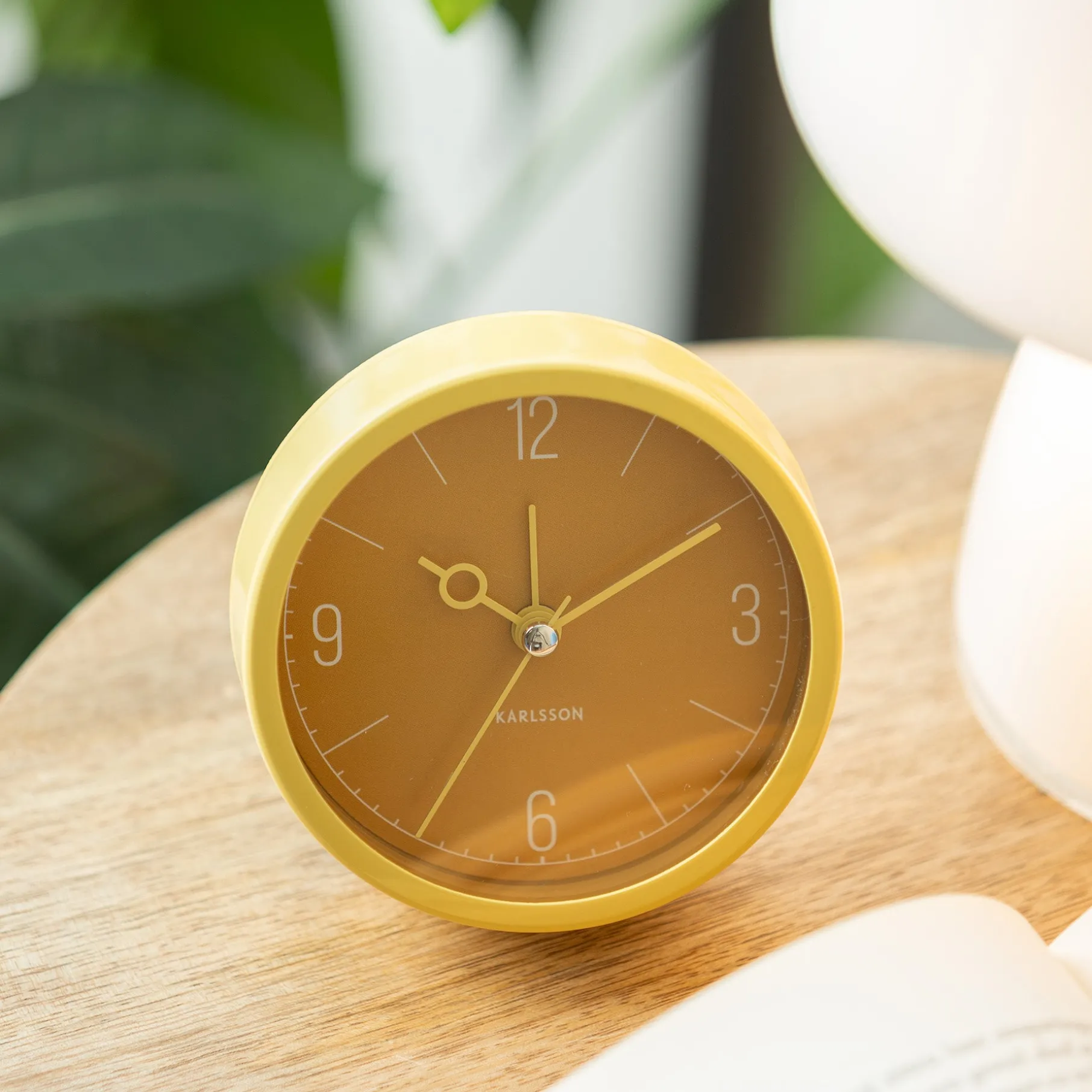 Monocle vækkeur okkergul