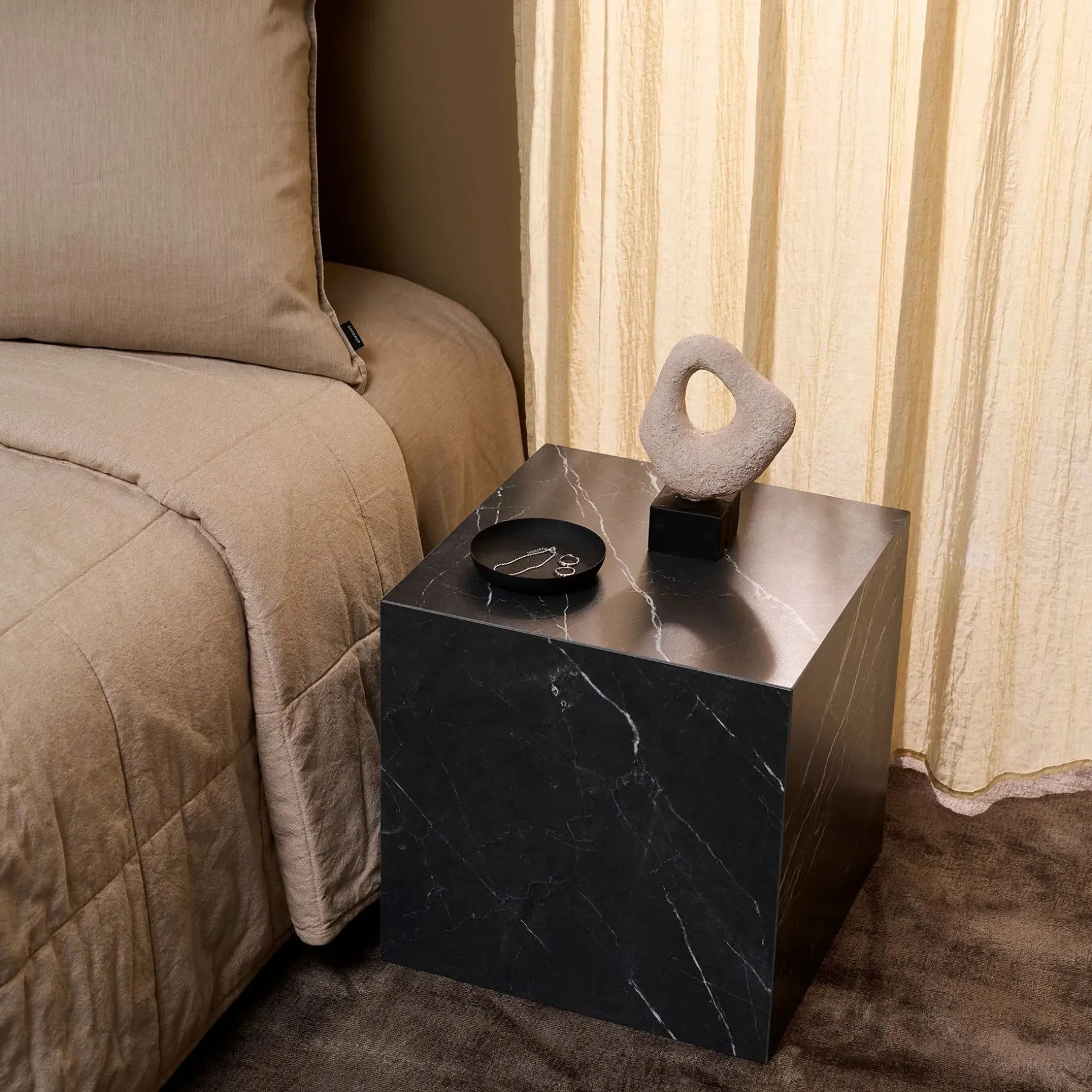 Montes sidebord 40x40 cm