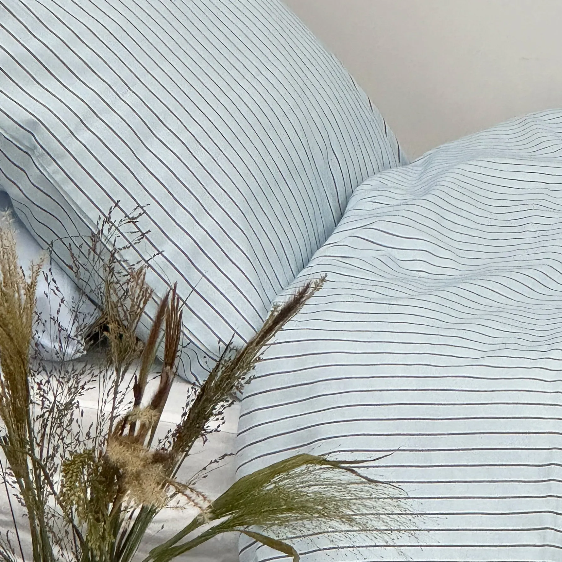 Multi strib sengetøj 140x220 cm lys blå