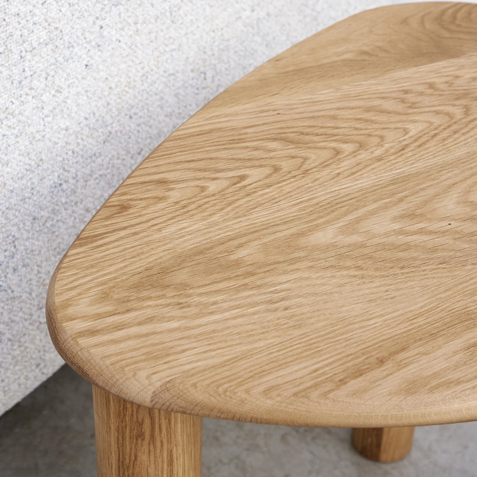 Pebble sidebord H45 cm, FSC-certificeret egetræ