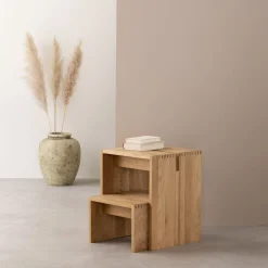 Rei sidebord/trappestige