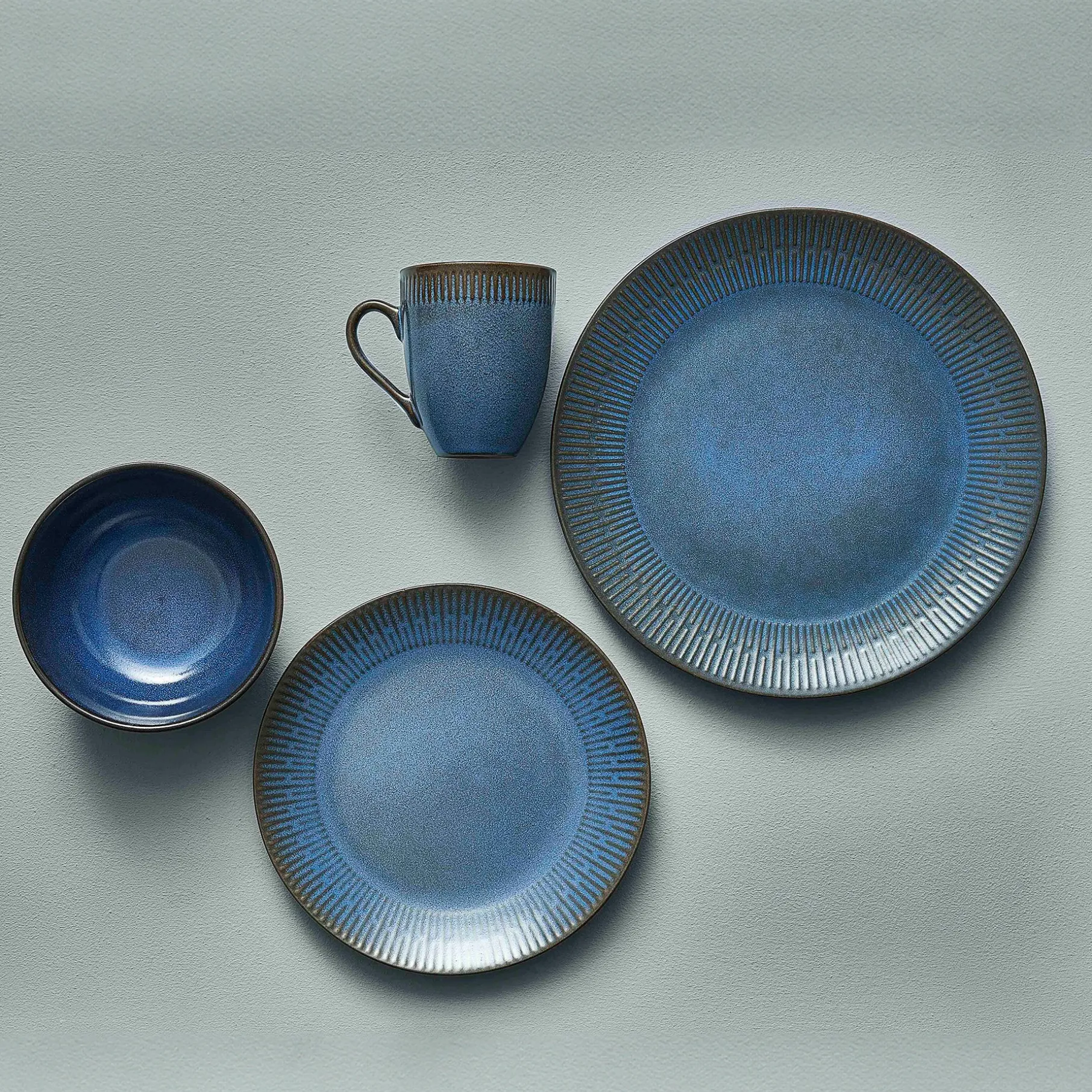 Relief frokosttallerken Ø22 cm stentøj blå