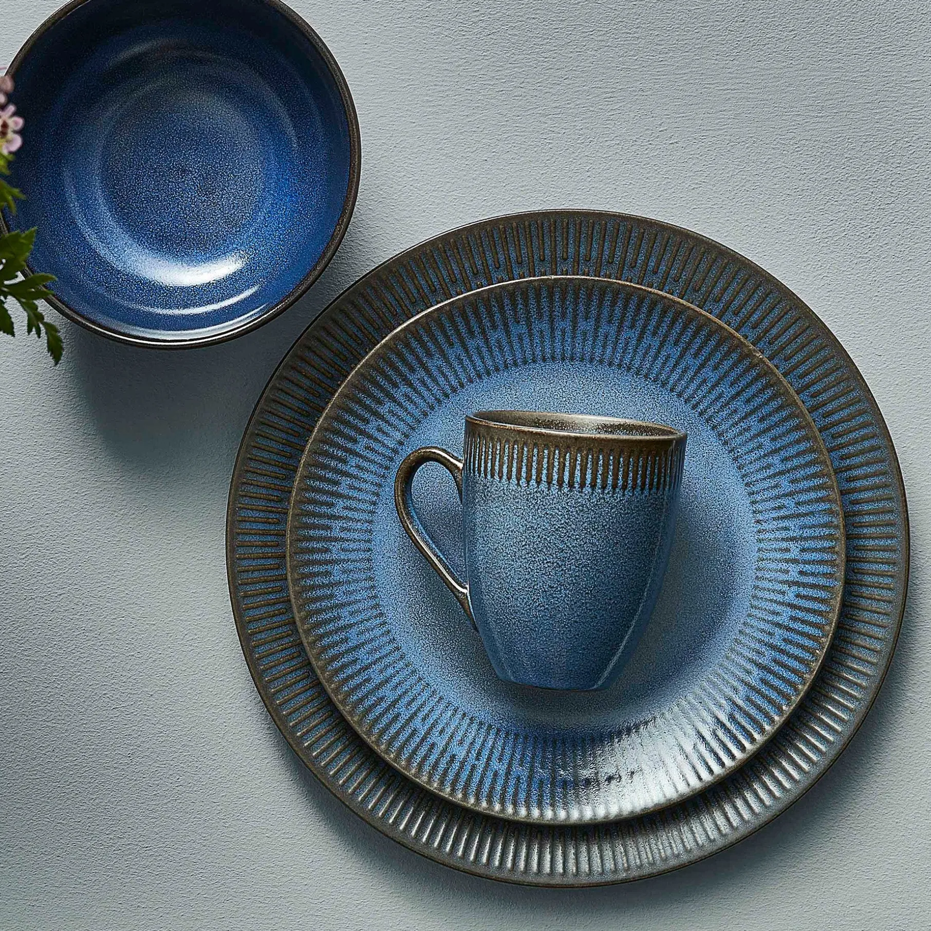 Relief middagstallerken Ø27 cm stentøj blå