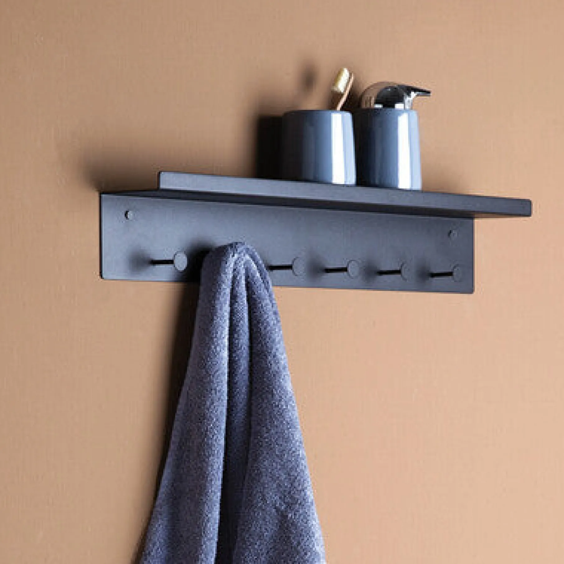 Shape It hylde m. knagerække