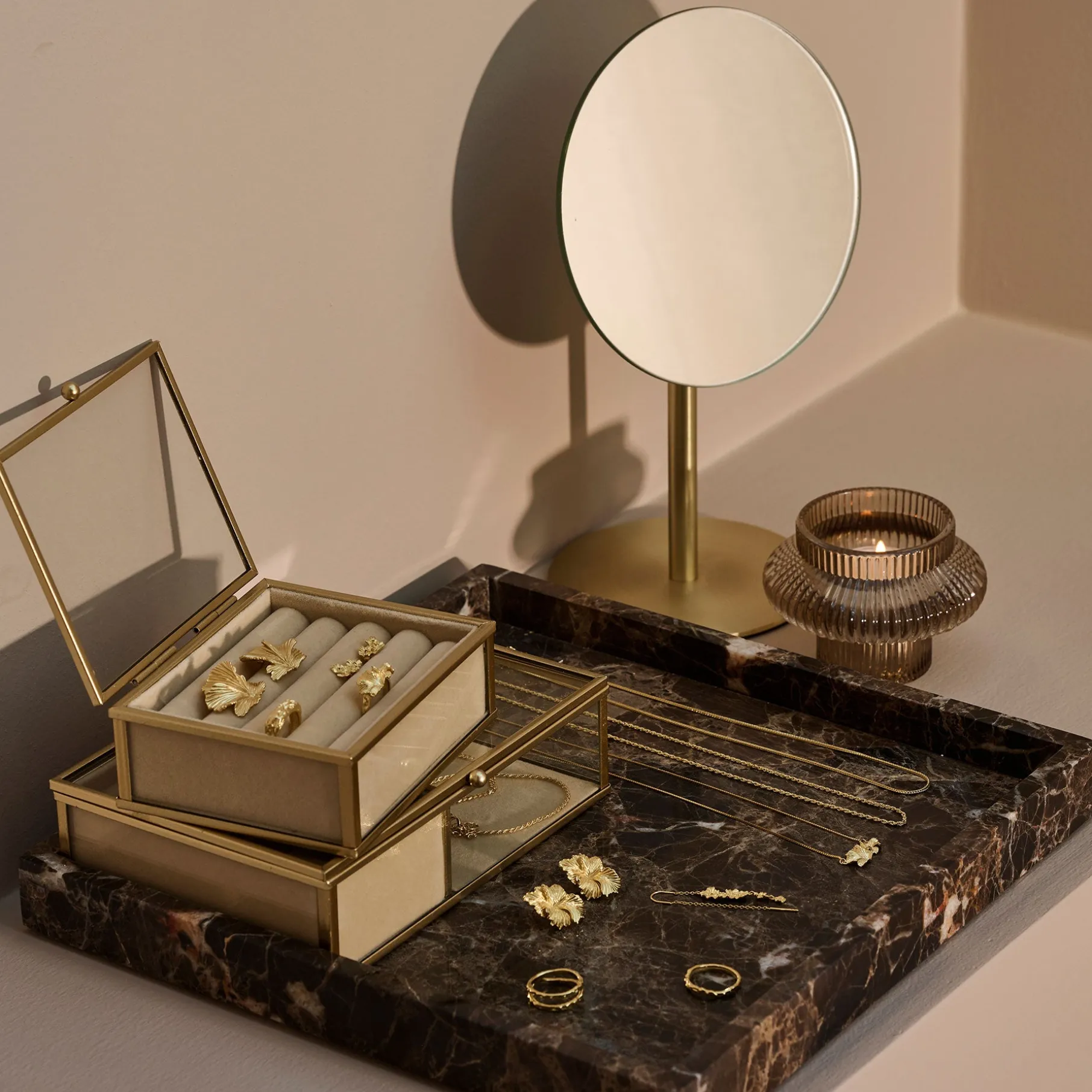 Smykkeskrin m. ét rum