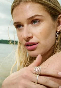 SRBlurry Ring Single