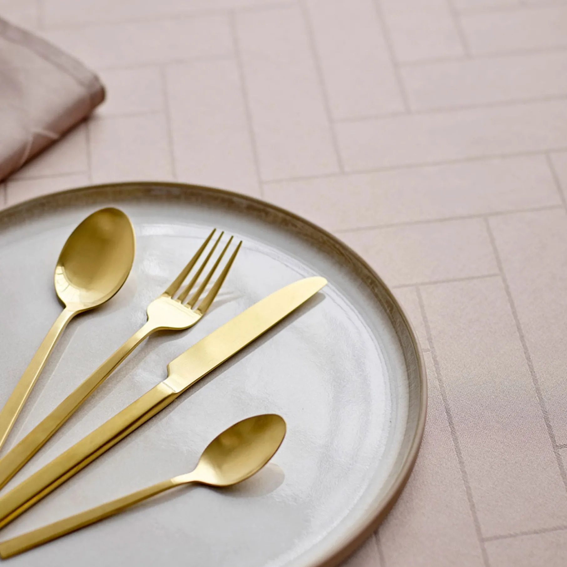 Tiles dug 140x270 cm damask taupe