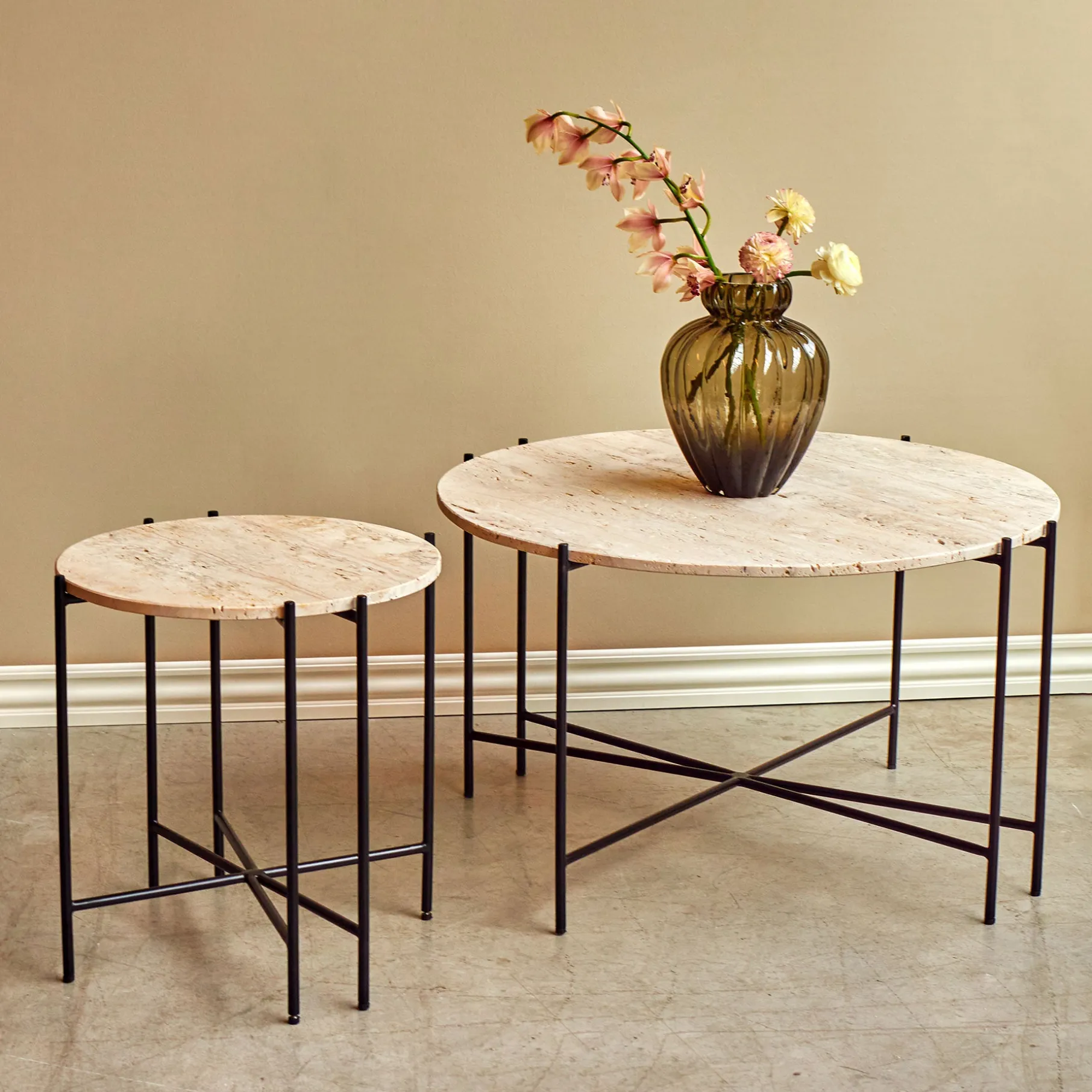 Viola IIII sofabord i travertine Ø45 cm