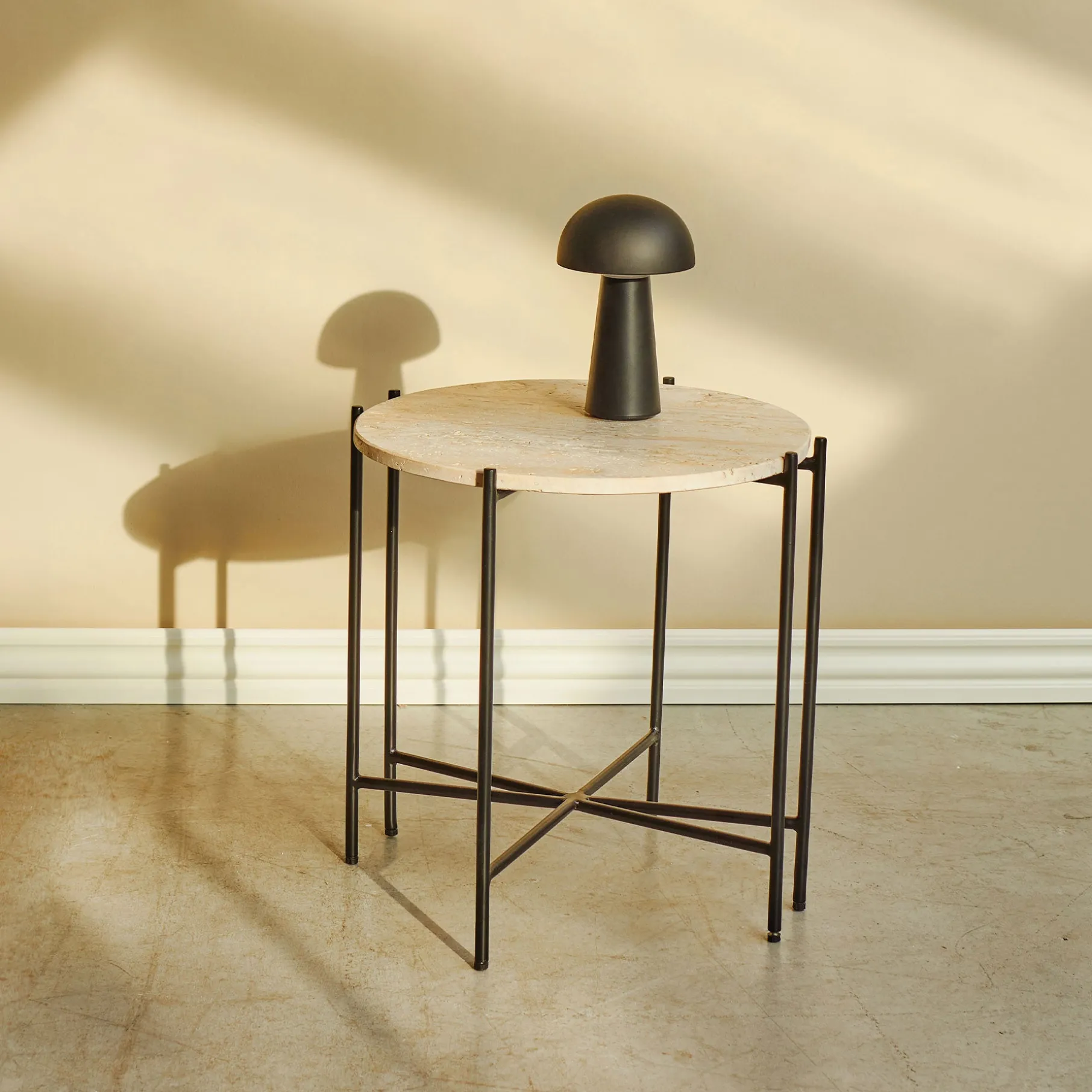 Viola IIII sofabord i travertine Ø45 cm