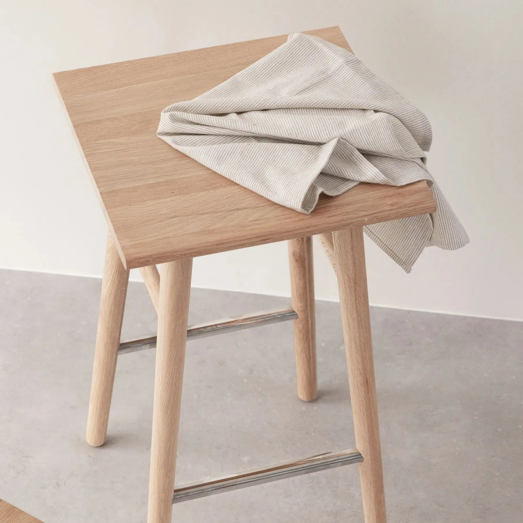 Wood II køkkenstol-hvidpigment FSC certificeret egetræ